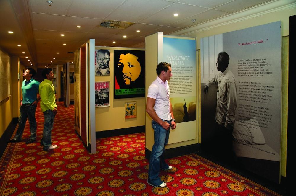 Mondior at Emperors Palace Kempton Park Eksteriør billede